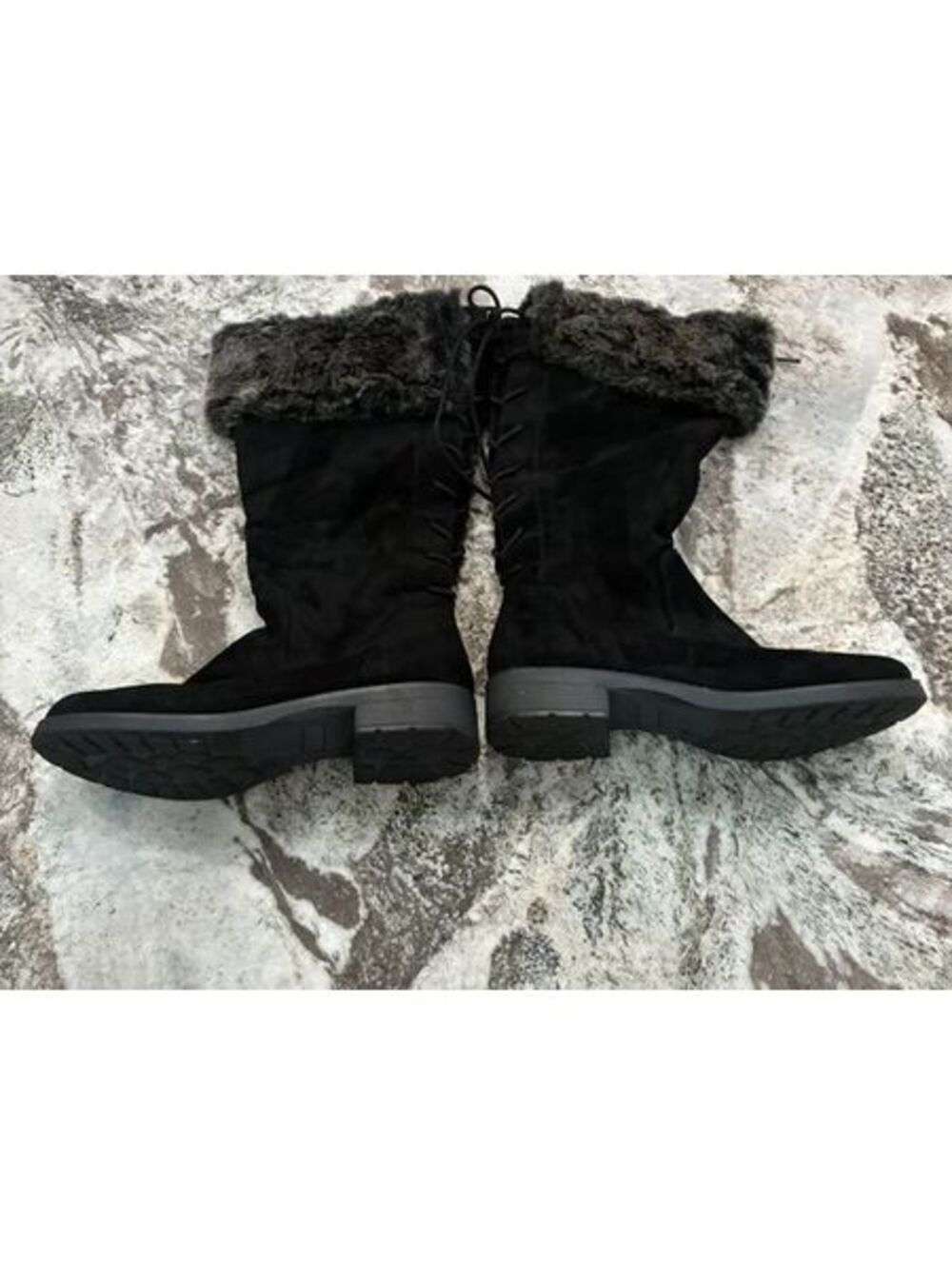 High top women’s boots lace with fur